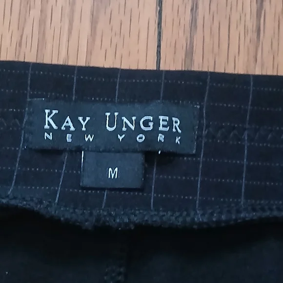Kay Unger NY - Women's Black, Striped Pull On Skinny Stretch Pants. Size Medium - Picture 3 of 9